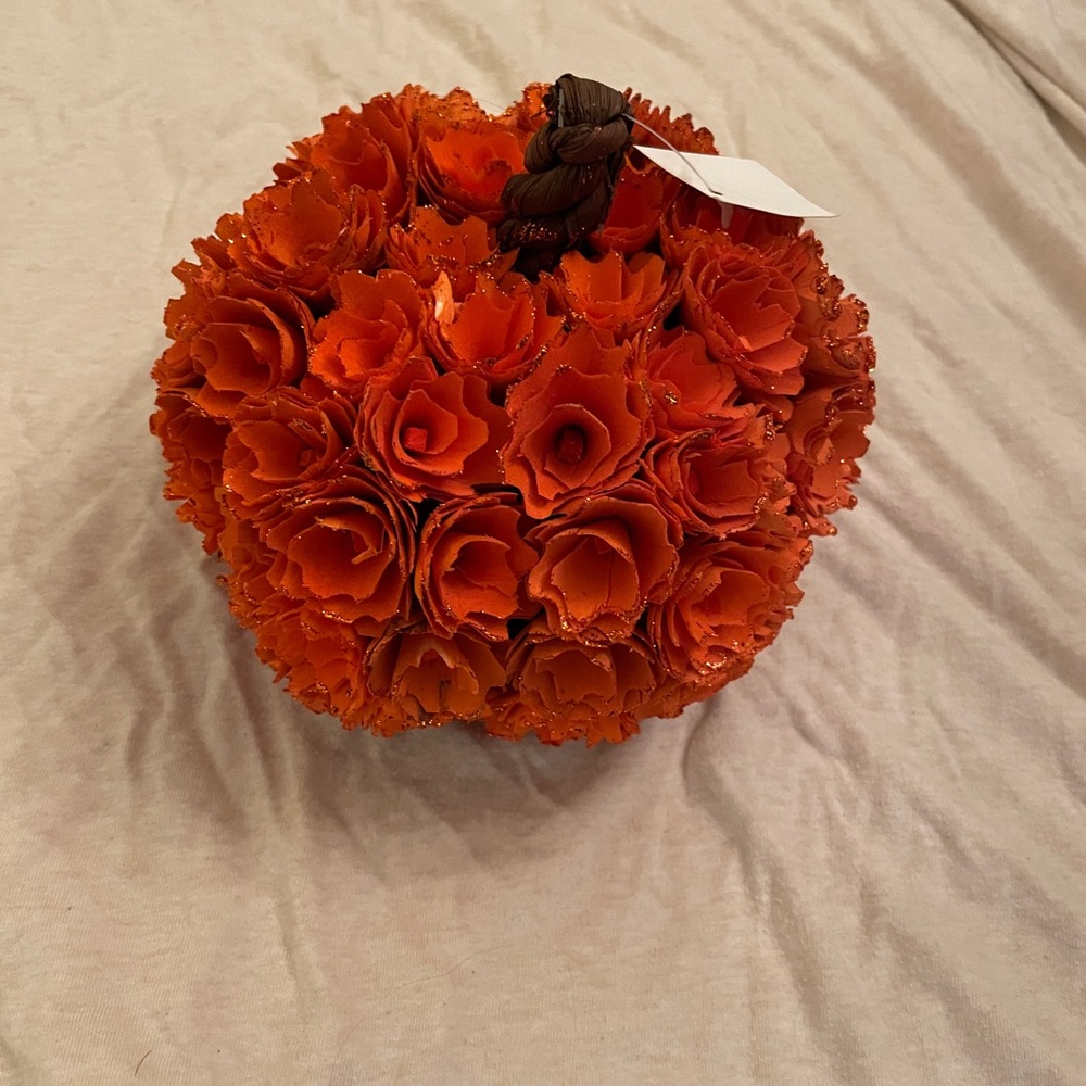 Wooden flower pumpkin, orange with orange glitter